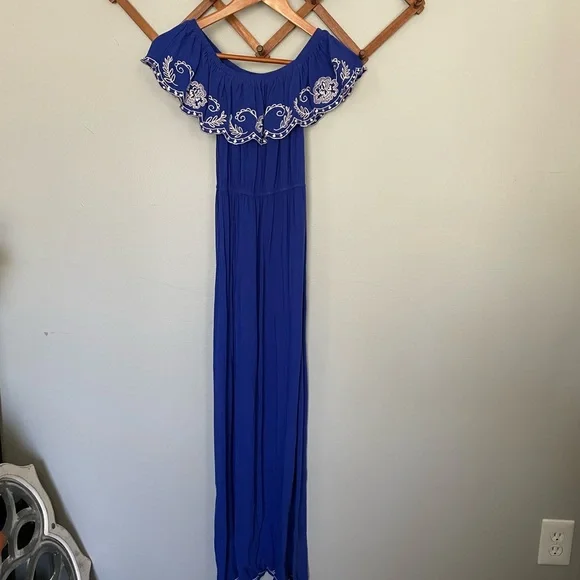Flying Tomato Dresses | 3/$25! Flying Tomato Blue Off Shoulder Maxi Dress | Color: Blue/White | Size: Xs | Bethjordann's Closet